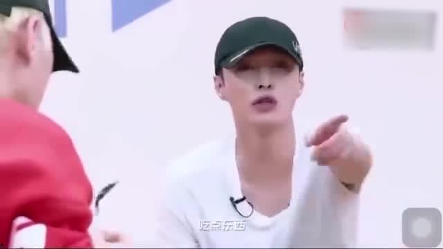 张艺兴说韩语视频